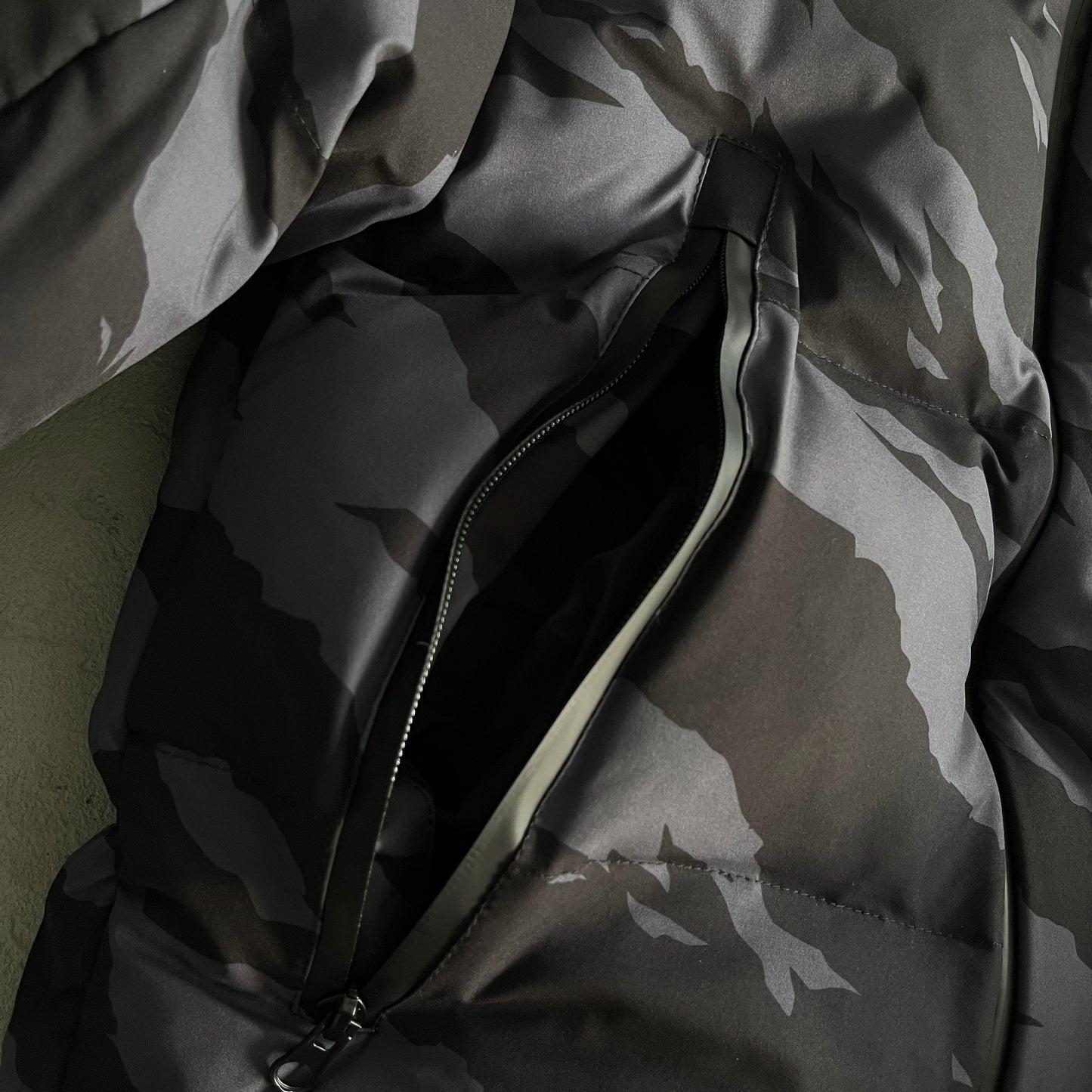 Trapstar Puffer Jacket Hyperdrive Technical Black Tiger Camo